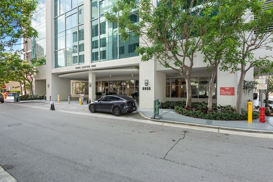 More Photos Of 8950 SW 74th Ct, Miami Medical For Lease