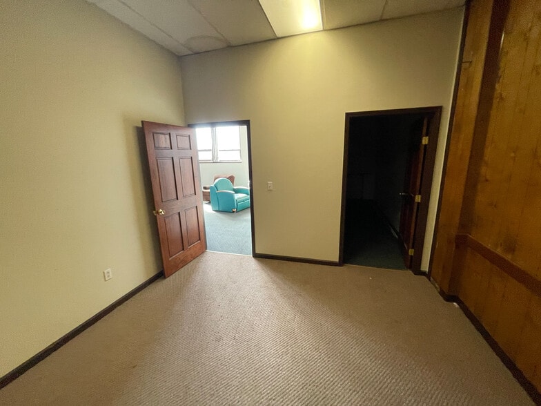 More Photos Of 7419 Washington Ave, Pittsburgh Office For Sale