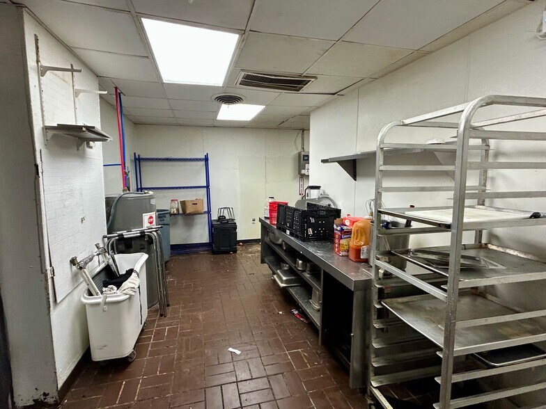 More Photos Of 4809 Parker St, Richmond Restaurant For Lease