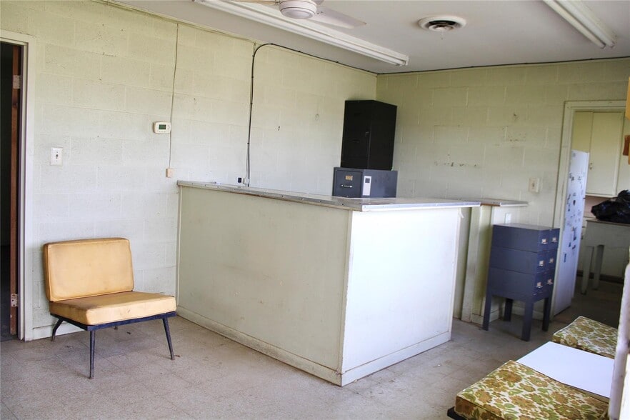 More Photos Of 2301 Mineral Wells Hwy, Weatherford Specialty For Sale