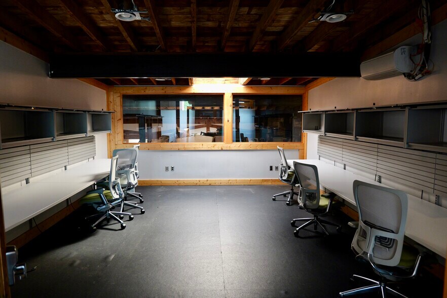 More Photos Of 111 W Lewis St, Greensboro Office For Lease