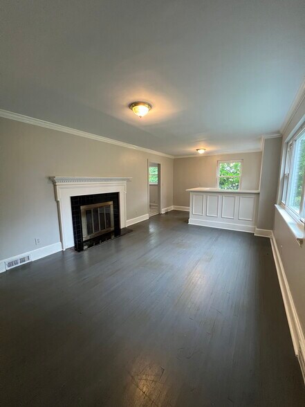 More Photos Of 3900 Miriam Dr, Charlotte Unknown For Lease