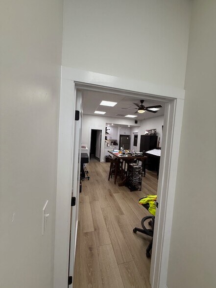 More Photos Of 504 N Breckenridge St, Ennis Warehouse For Sale