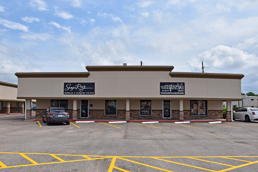 More Photos Of 1702 1st St E, Humble Storefront For Sale