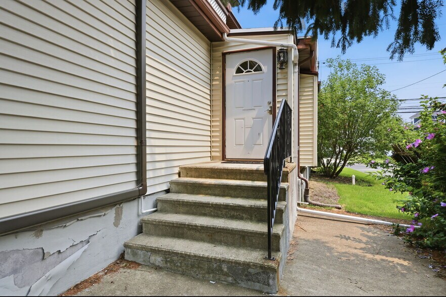 More Photos Of 168 White Horse Ave, Hamilton Office For Sale