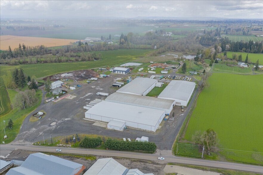 More Photos Of 6011 Grinde Ln NE, Silverton Flex For Lease