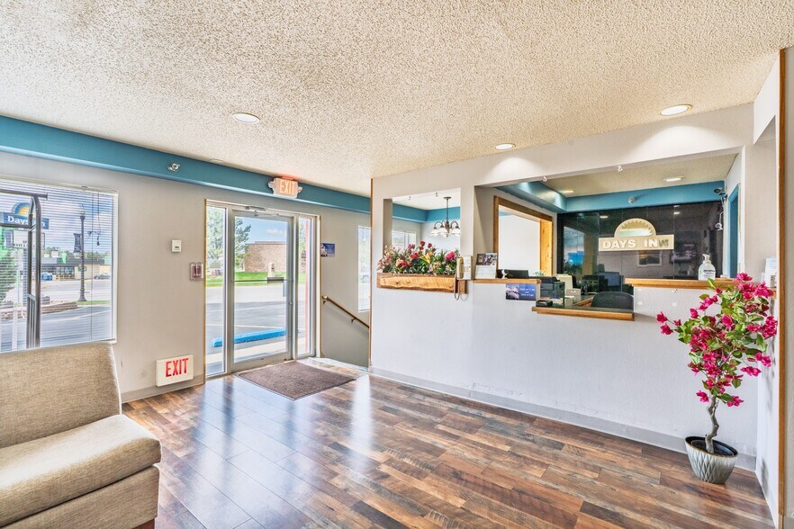 More Photos Of 519 Crook St, Custer Hotel For Sale