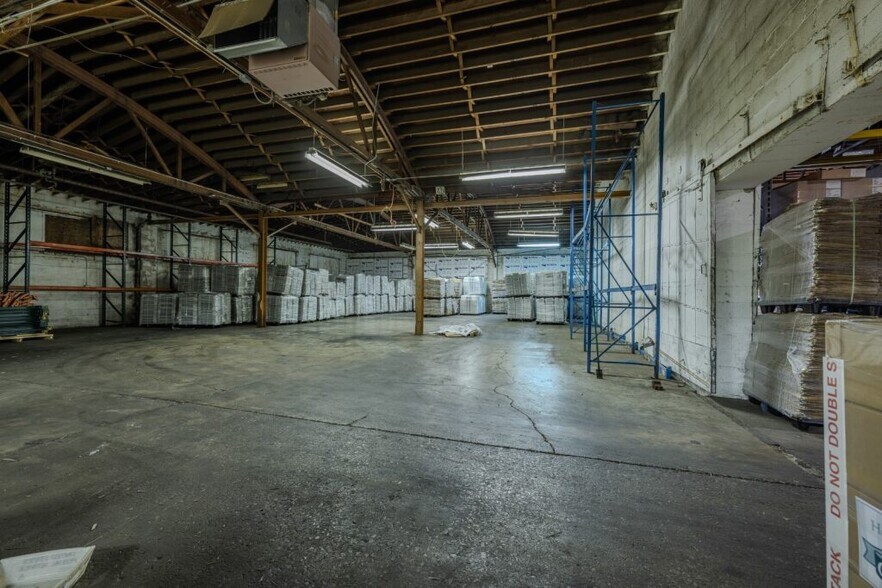 More Photos Of 3354 N 35th St, Milwaukee Distribution For Sale