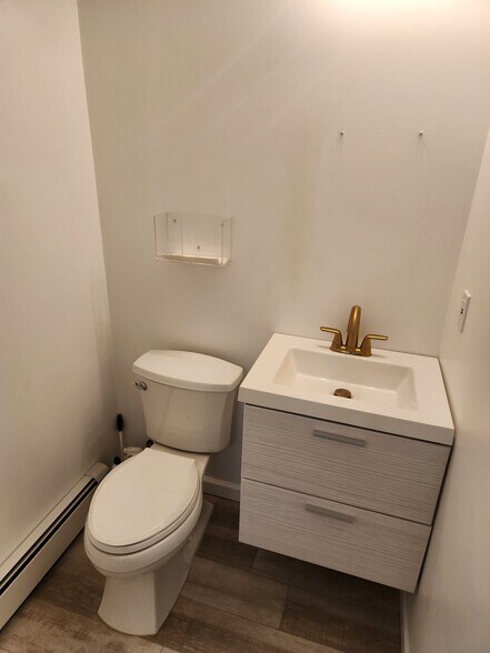 More Photos Of 33 E Main St, East Islip Office For Sale