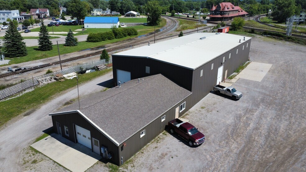 More Photos Of 101 Lovejoy st, Durand Industrial For Sale