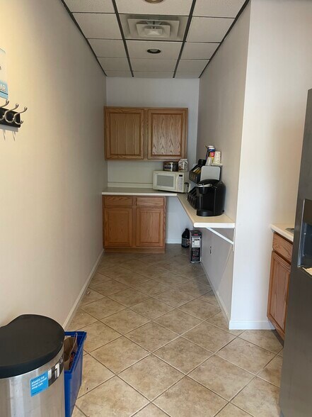 More Photos Of 17 Parker Terrace Ext, Glastonbury Office For Lease