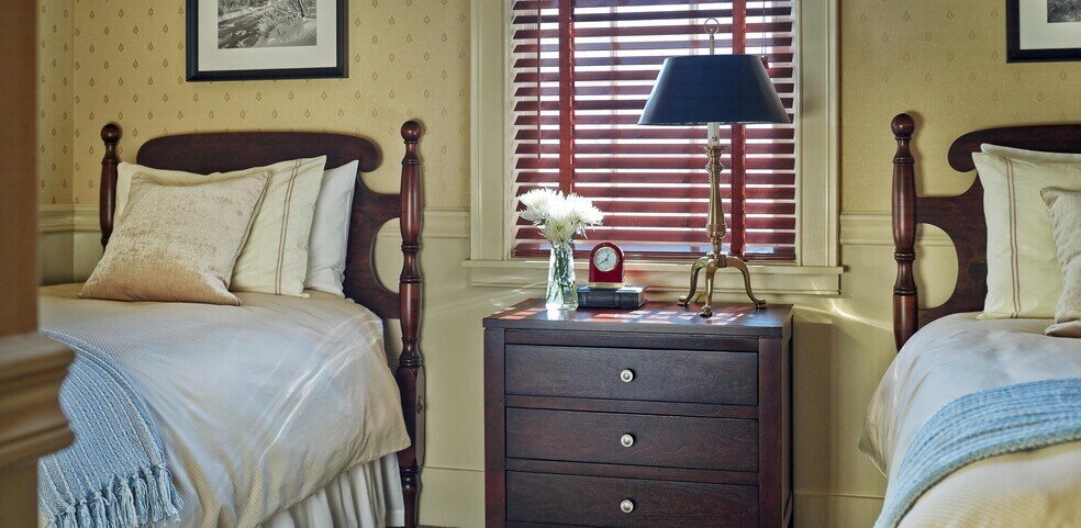 More Photos Of 18 Main St, Stowe Hotel For Sale