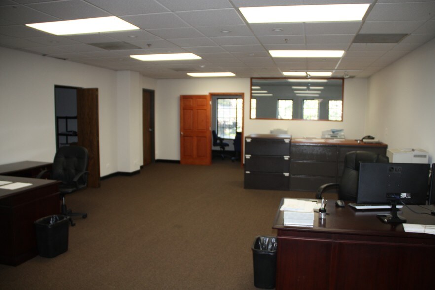 More Photos Of 17W662 Butterfield Rd, Oakbrook Terrace Office For Lease