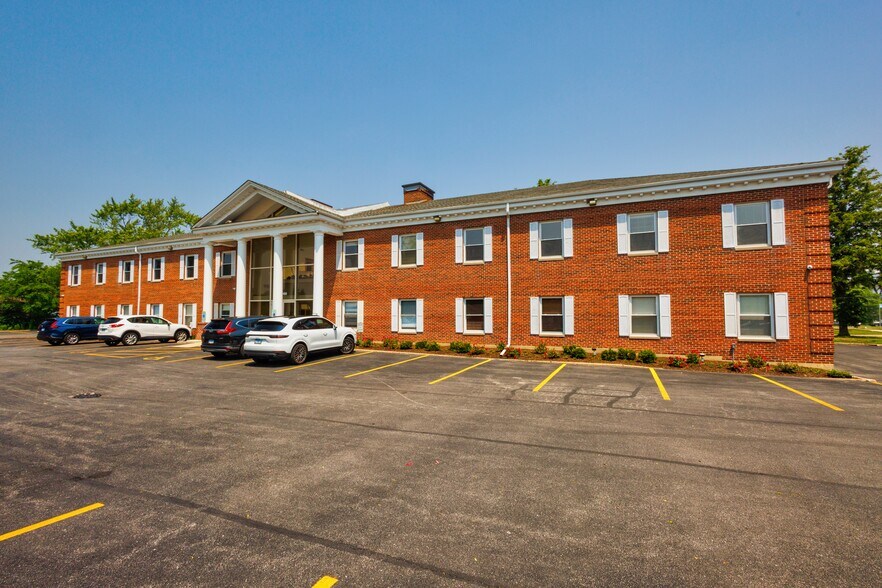 More Photos Of 6912 Main St, Downers Grove Unknown For Lease