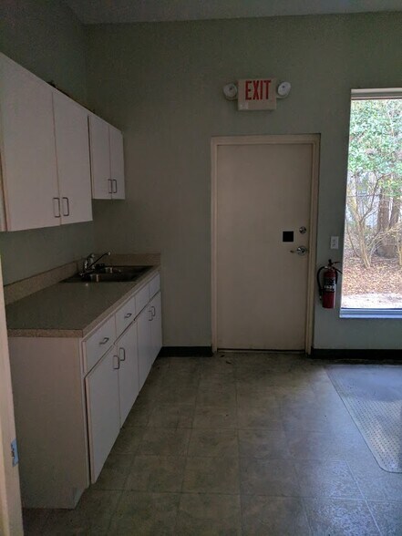 More Photos Of 150 SE 17th St, Ocala Office For Sale