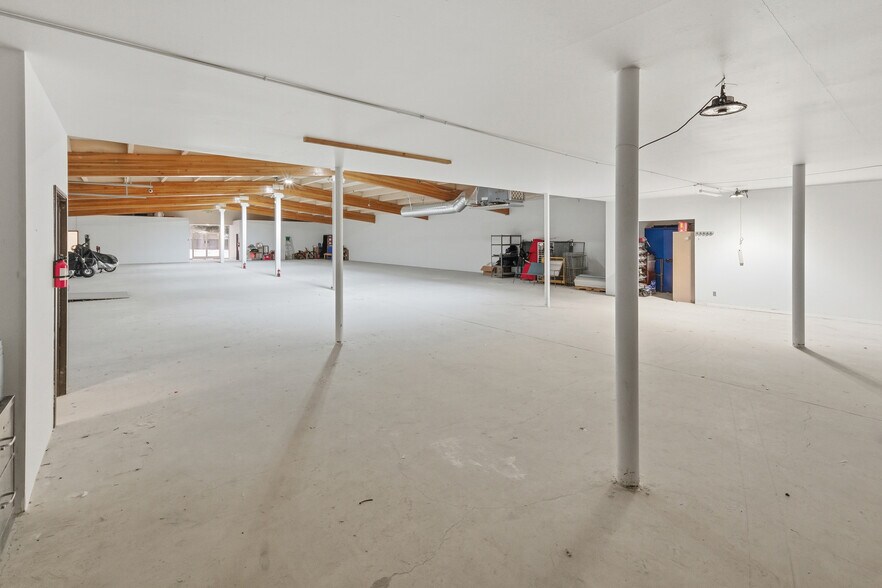 More Photos Of 735 Stocker Rd, Big Bear Lake Storefront Retail Office For Sale