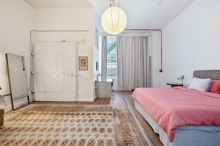 More Photos Of 1016 Fifth Ave, Pittsburgh Storefront Retail Residential For Sale