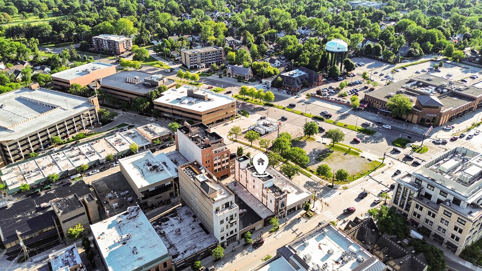 More Photos Of 361 E Maple Rd, Birmingham Storefront Retail Office For Lease