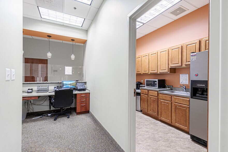 More Photos Of 7625 Maple Lawn Blvd, Fulton Medical For Sale