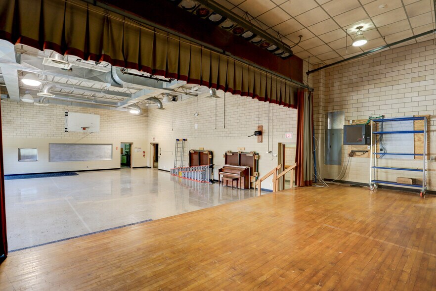 More Photos Of 4960 Hill Rd, Kennedy Schools For Lease