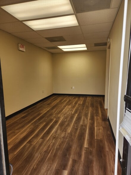 More Photos Of 10221 Desert Sands St, San Antonio Unknown For Lease