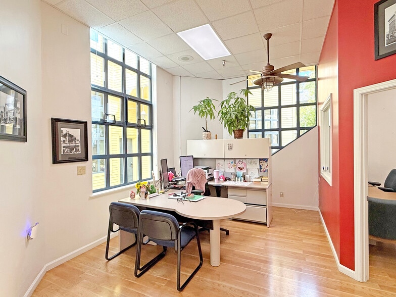 More Photos Of 2974-2980 College Ave, Berkeley Apartments For Lease