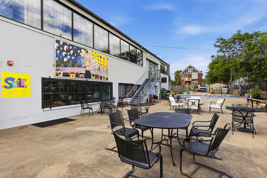 More Photos Of 5951 Delmar Blvd, Saint Louis Freestanding For Sale