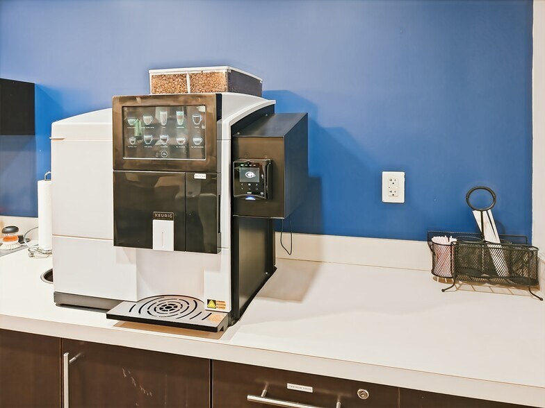 More Photos Of 9465 Counselors Row, Indianapolis Coworking Space