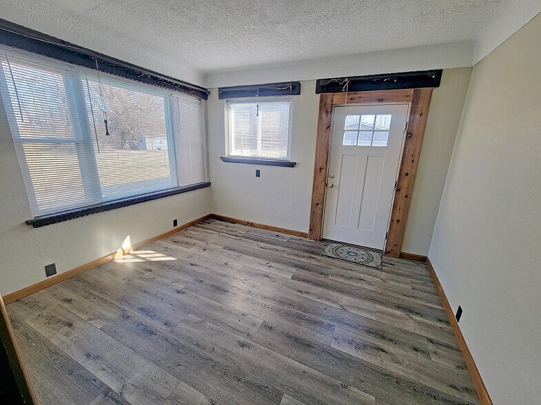 More Photos Of 8044 N Illinois St, Caseyville Office For Sale