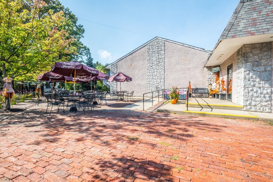 405 Spotswood Gravel Hill Rd, Monroe Township, NJ 08831 Restaurant For Sale