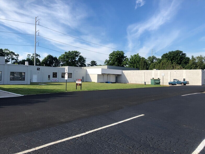 More Photos Of 500 Pine St, Holmes Warehouse For Lease