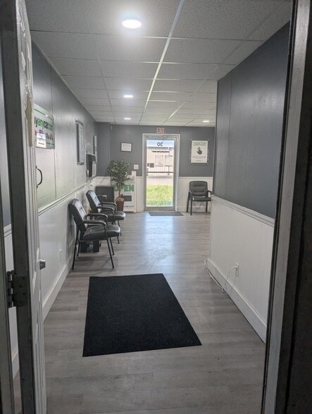 More Photos Of 30 Commerce Park Dr, Dayton Warehouse For Lease