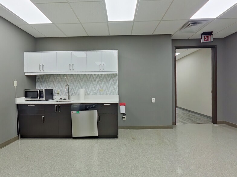 More Photos Of 3033 Kellway Dr, Carrollton Research And Development For Lease