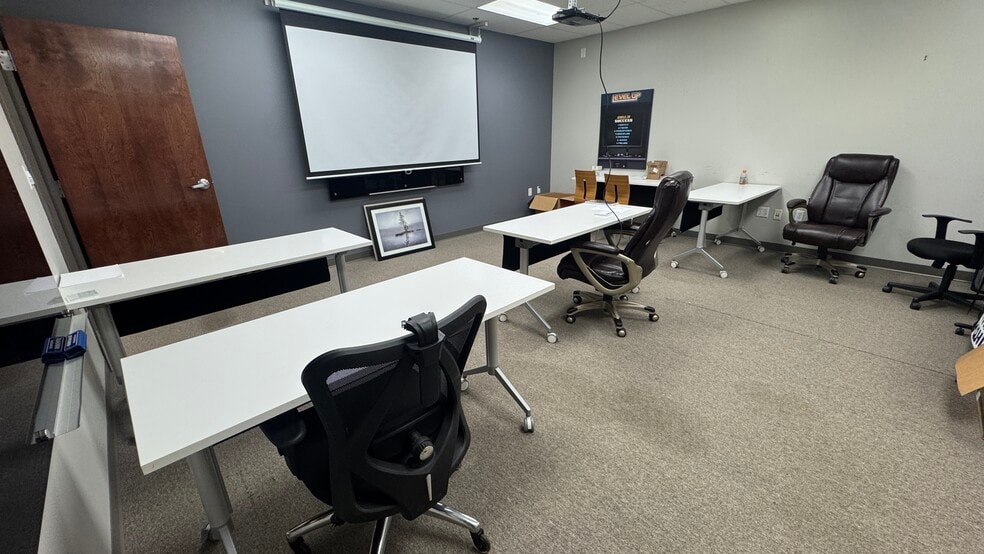 More Photos Of 640 Brooker Creek Blvd, Oldsmar Light Distribution For Sale
