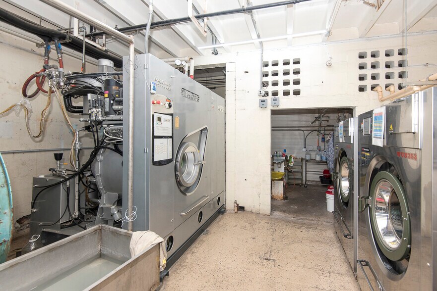 More Photos Of 133 Main St, Daytona Beach Freestanding For Sale