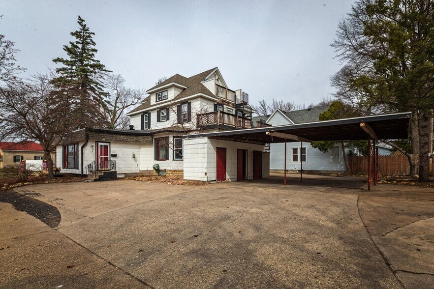 Primary Photo Of 1601 Jackson St, La Crosse General Retail For Sale