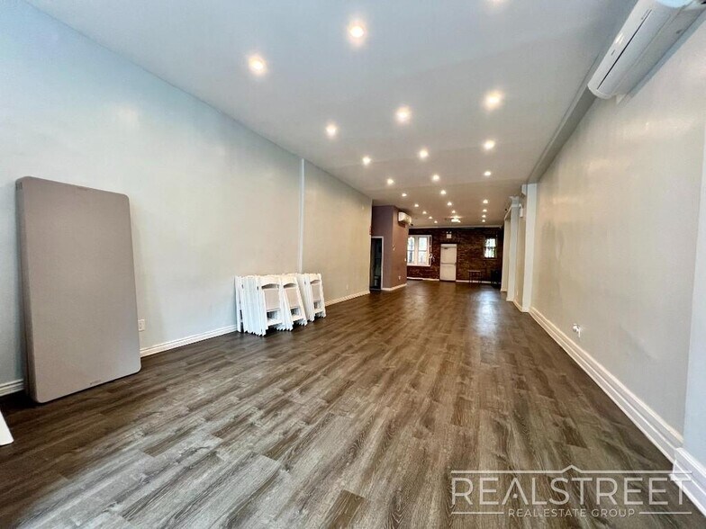 More Photos Of 863 Knickerbocker Ave, Brooklyn Apartments For Lease