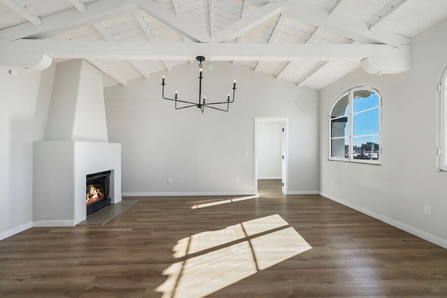 More Photos Of 1827 E 4th St, Long Beach Apartments For Sale