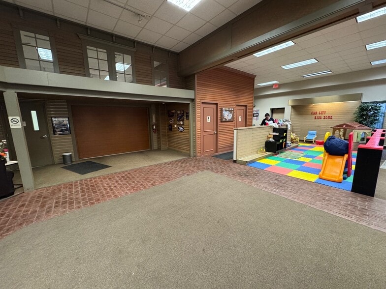 More Photos Of 6801 Hedge Lane Ter, Shawnee Showroom For Sale