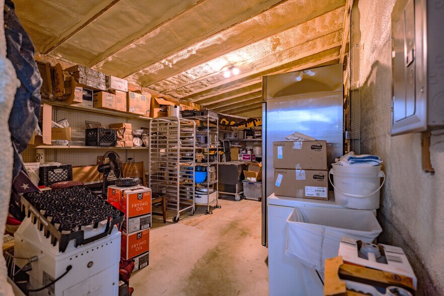 More Photos Of 425 S Main St, Choteau Garden Center For Sale