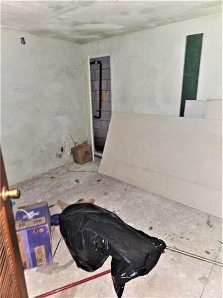 More Photos Of 6081 William Penn Hwy, Export Office For Sale