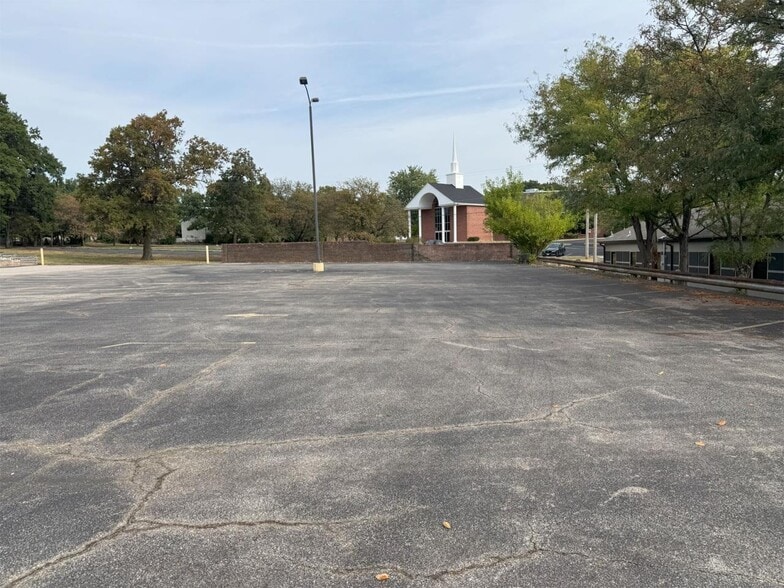 More Photos Of 8563 Watson Rd, Saint Louis Freestanding For Lease