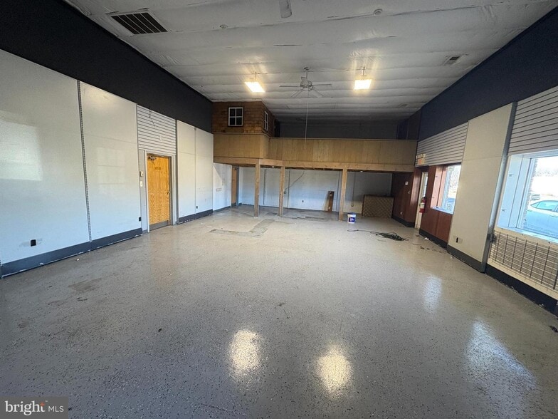 More Photos Of 69 Route 130, Bordentown Storefront For Lease