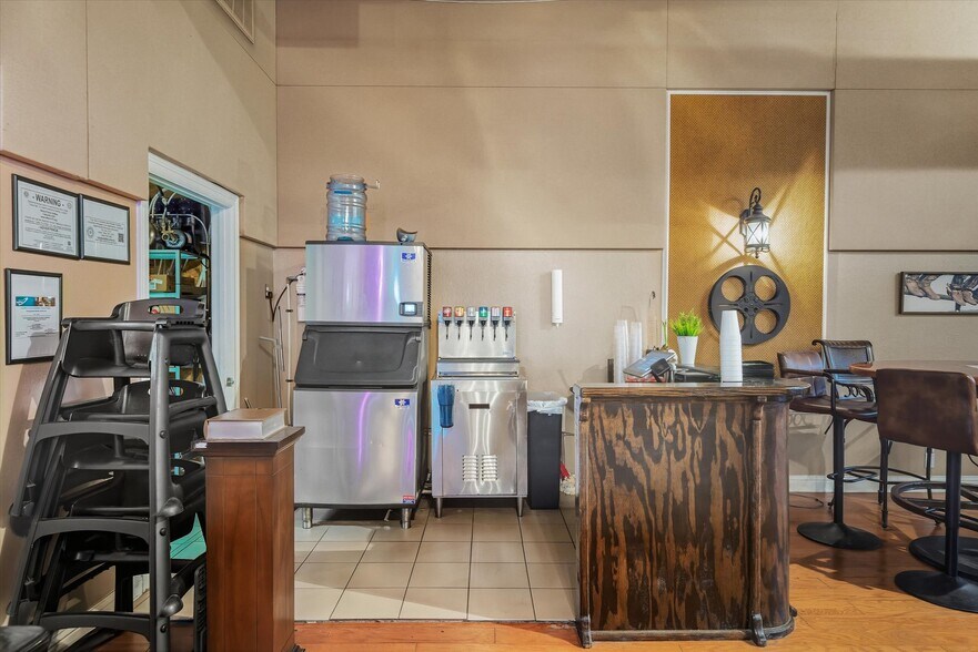 More Photos Of 109 N Houston St, Edgewood Restaurant For Sale