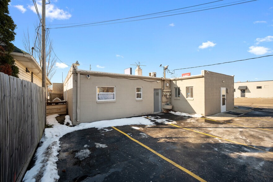 More Photos Of 4680 Dixie Hwy, Waterford Freestanding For Sale