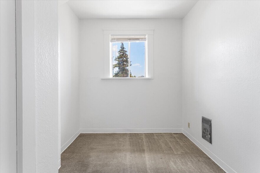 More Photos Of 498 25th St, Oakland Apartments For Sale