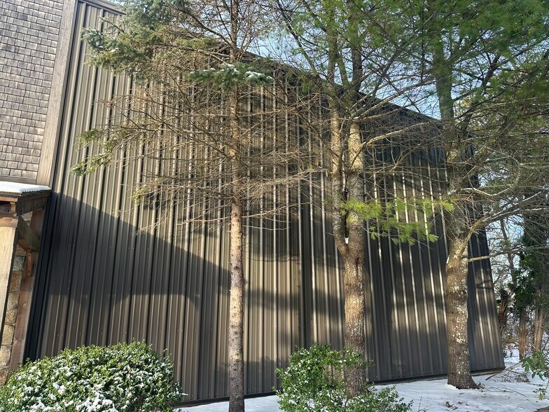 More Photos Of 22 A St, Edgartown Warehouse For Lease