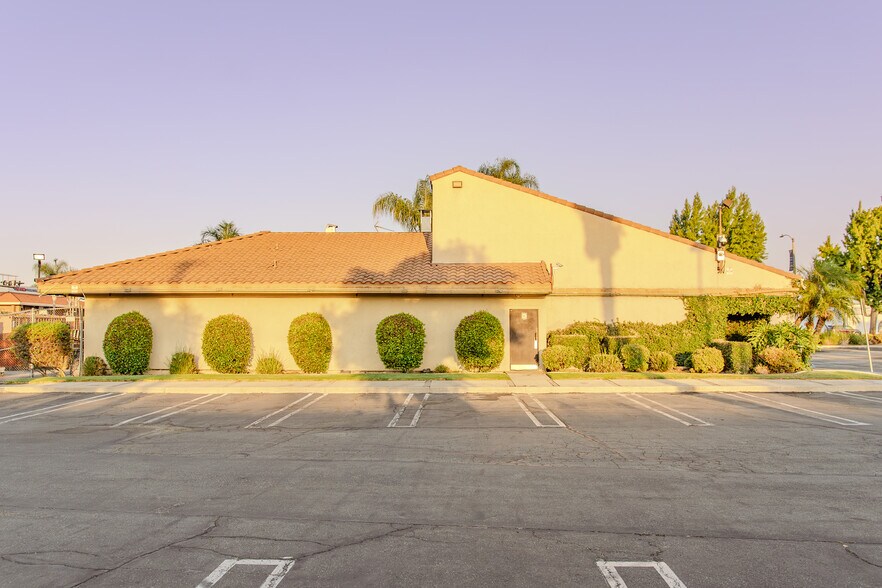 More Photos Of 60 N Mountain Ave, Upland Restaurant For Sale