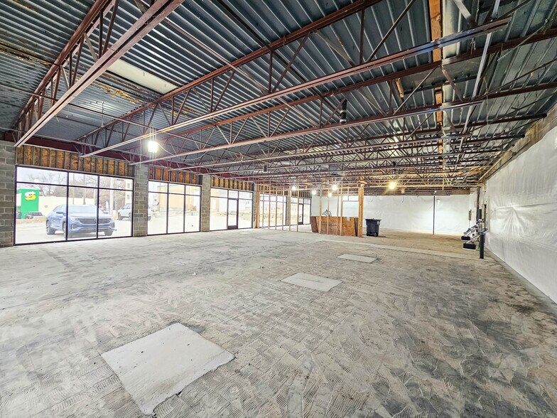 More Photos Of 4002 Dodge St, Omaha Freestanding For Lease