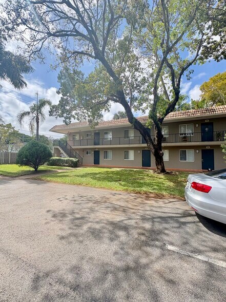 More Photos Of 1111 SW 4th St, Fort Lauderdale Apartments For Sale